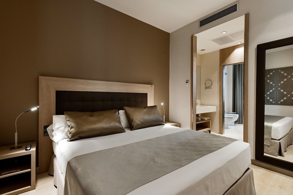 Superior Double or Twin Room, Terrace (Single Use)