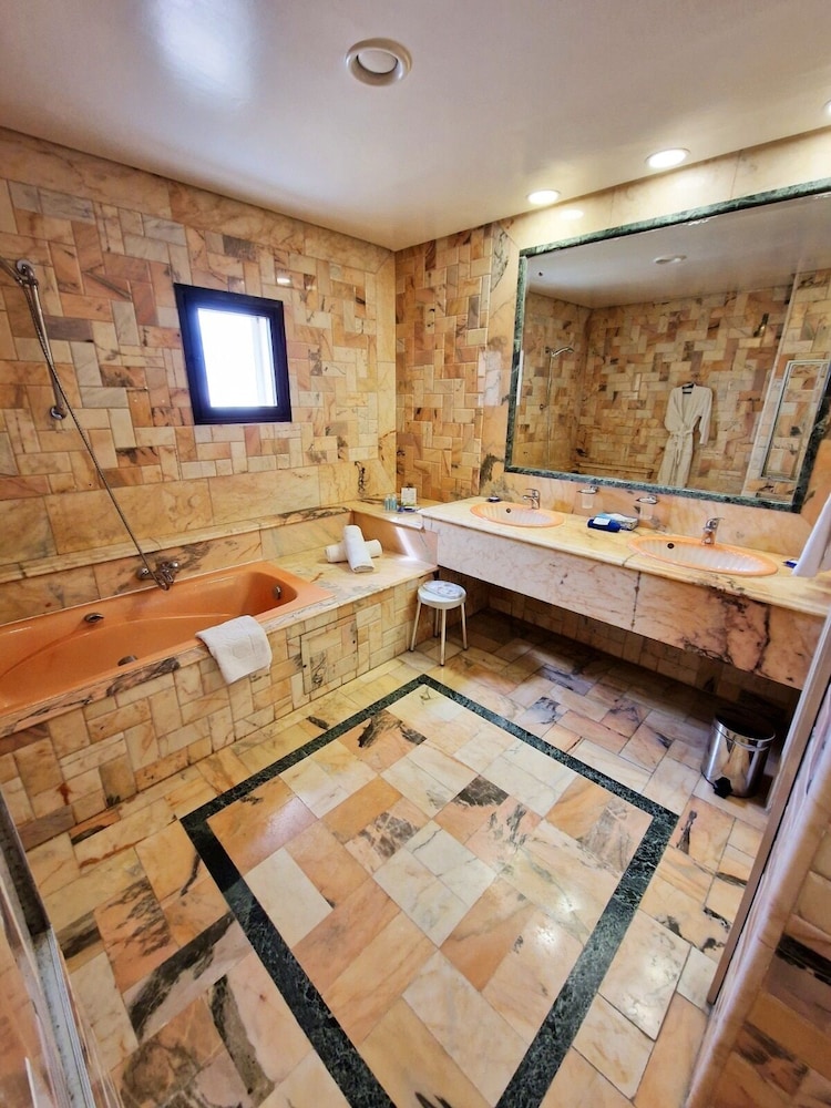 Suite Fourati