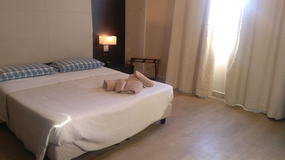 Classic Double or Twin Room, Non Smoking, Sea View