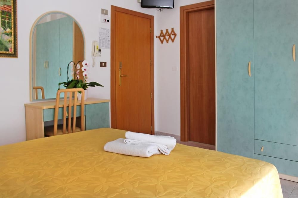 Quadruple Room - Photo 17