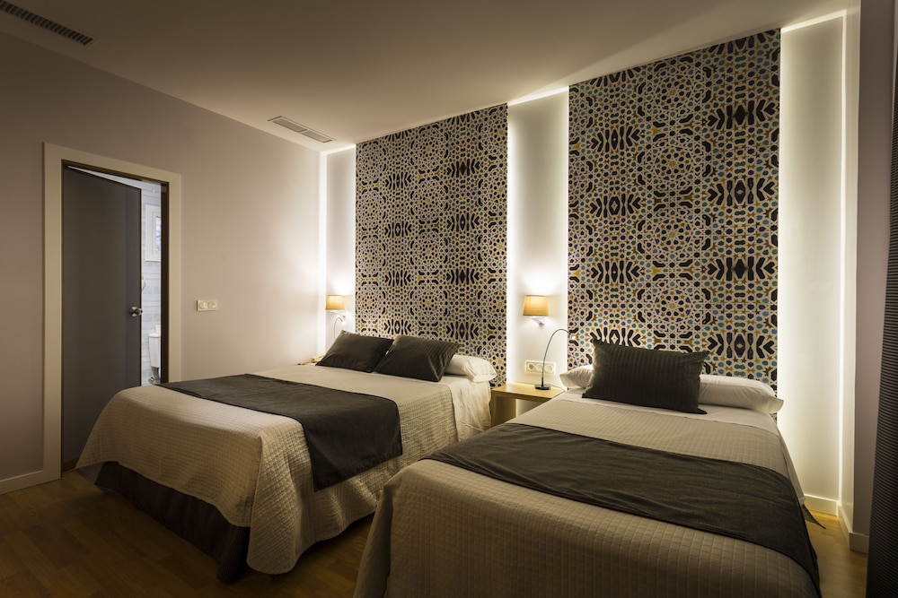 Triple Room (Two twin and one extra bed) - Photo 4
