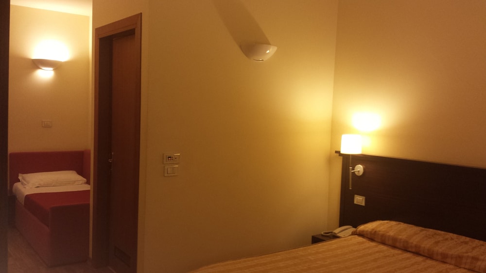 Classic Quadruple Room - Photo 1