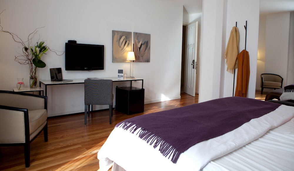 Suite, 1 King Bed, Non Smoking - Photo 4