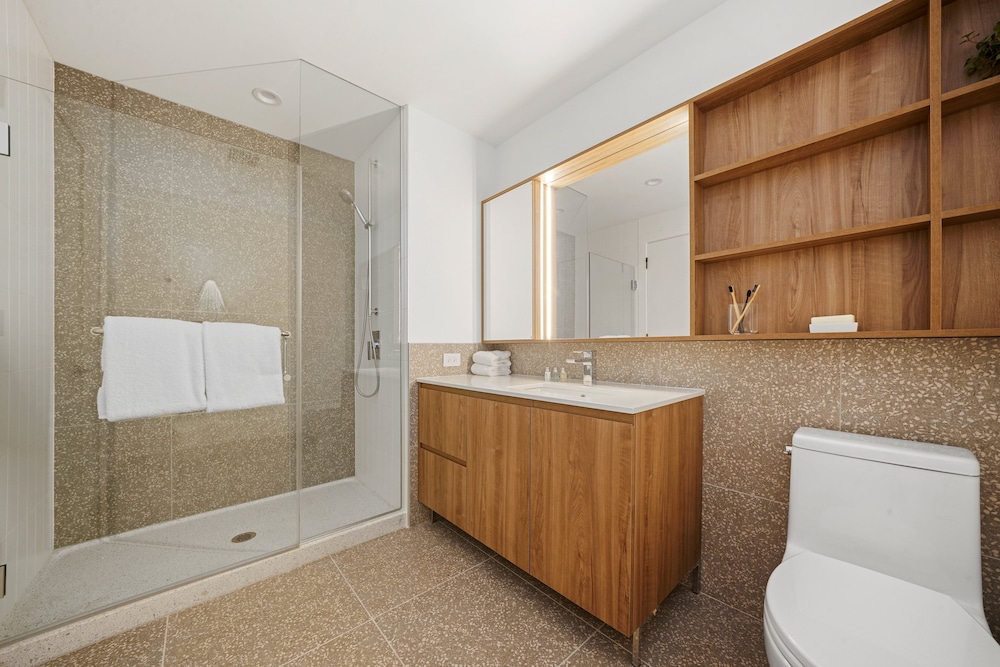 Executive Suite, 1 Bedroom - Photo 9