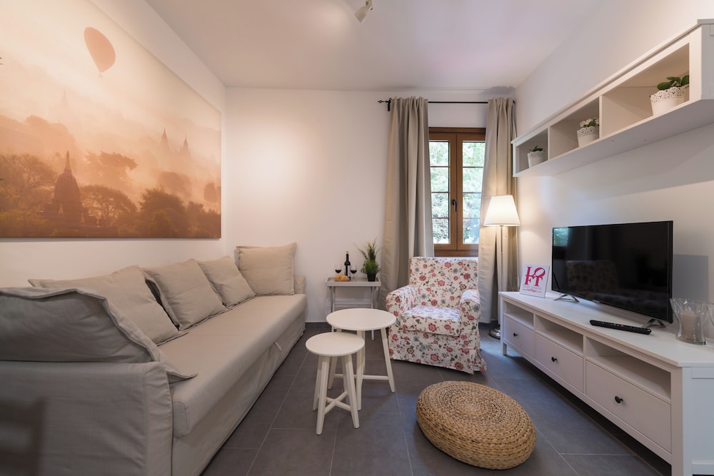 Classic Apartment, 2 Twin Beds, Private Bathroom, Park View