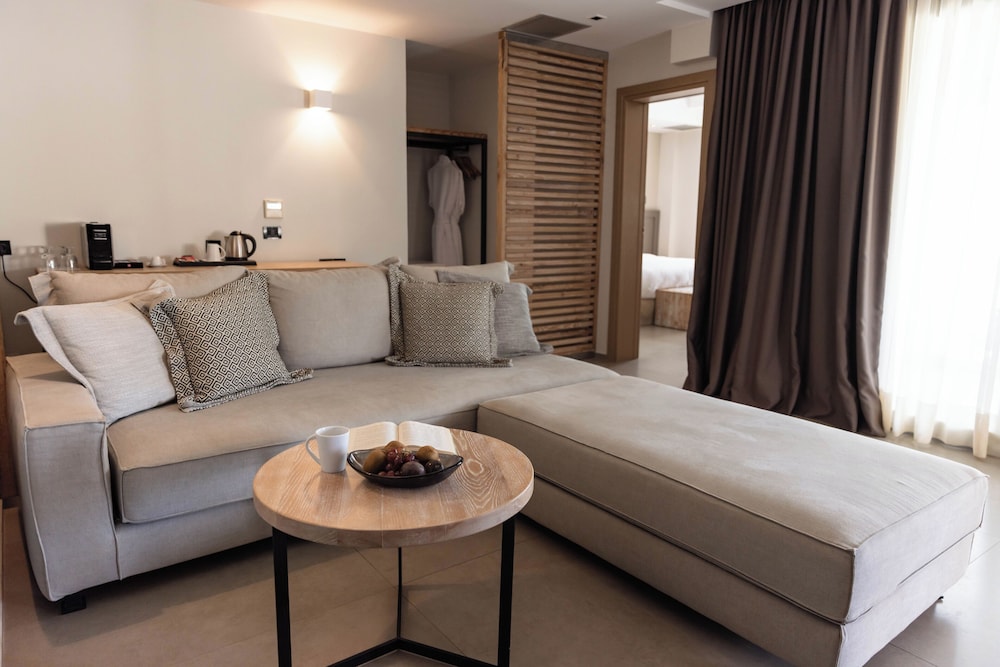 Superior Suite, Sea View - Photo 3
