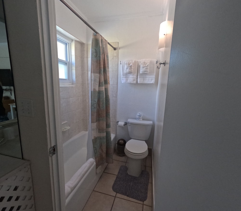 Studio, 1 Queen Bed, Kitchenette photo 2