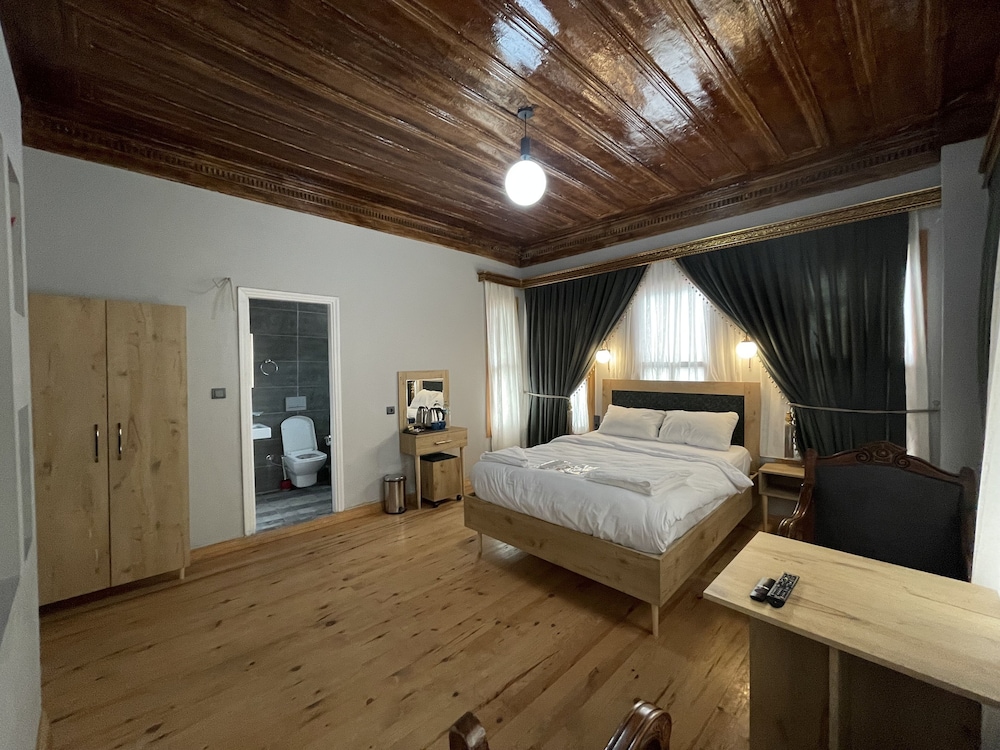 Superior Room, 1 Queen Bed, Non Smoking photo 2