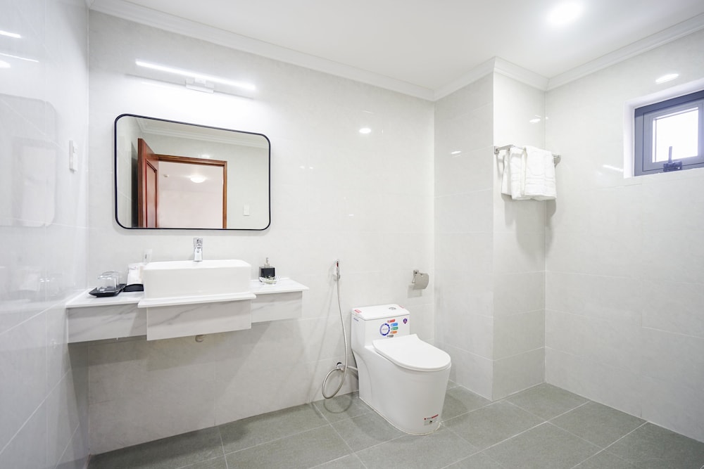 Family Twin Room, City View - Photo 10