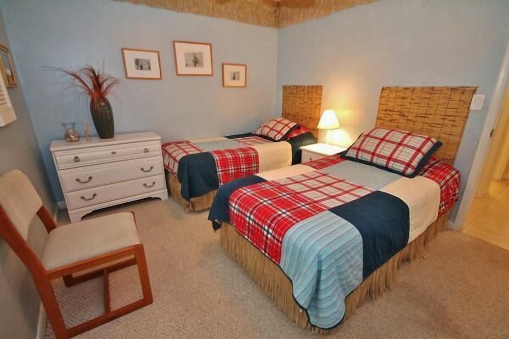 Condo, 2 Bedrooms, Beachside