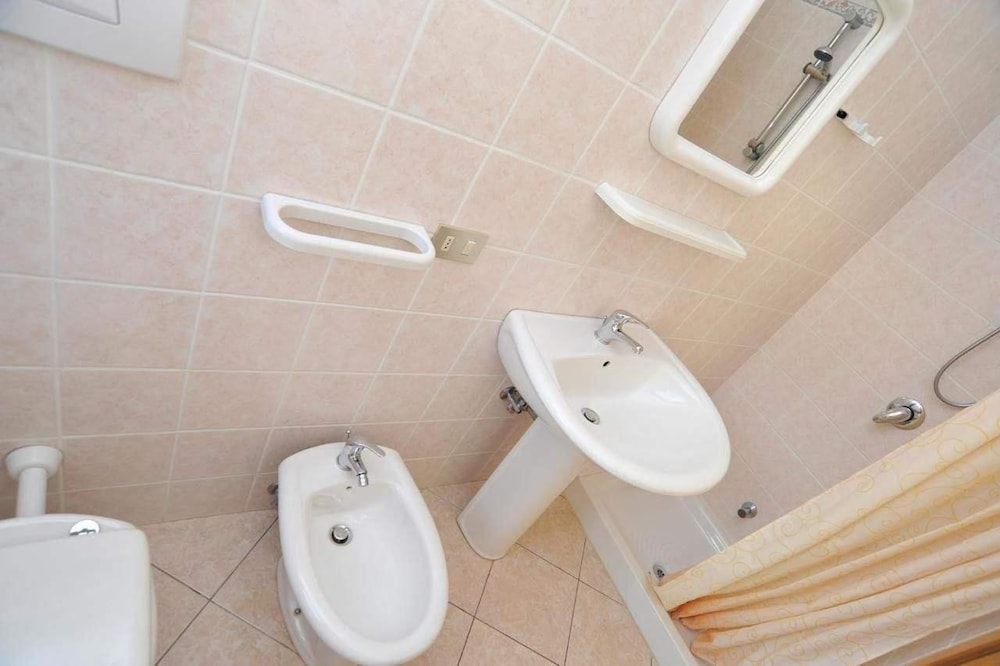 Family Apartment, 1 Bedroom, Kitchenette, Garden View photo 2