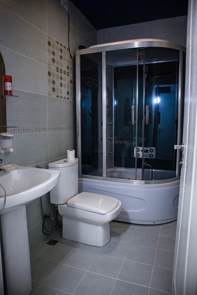 Luxury Triple Room, Private Bathroom