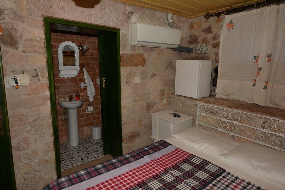 Stone Room (Basement) photo 1