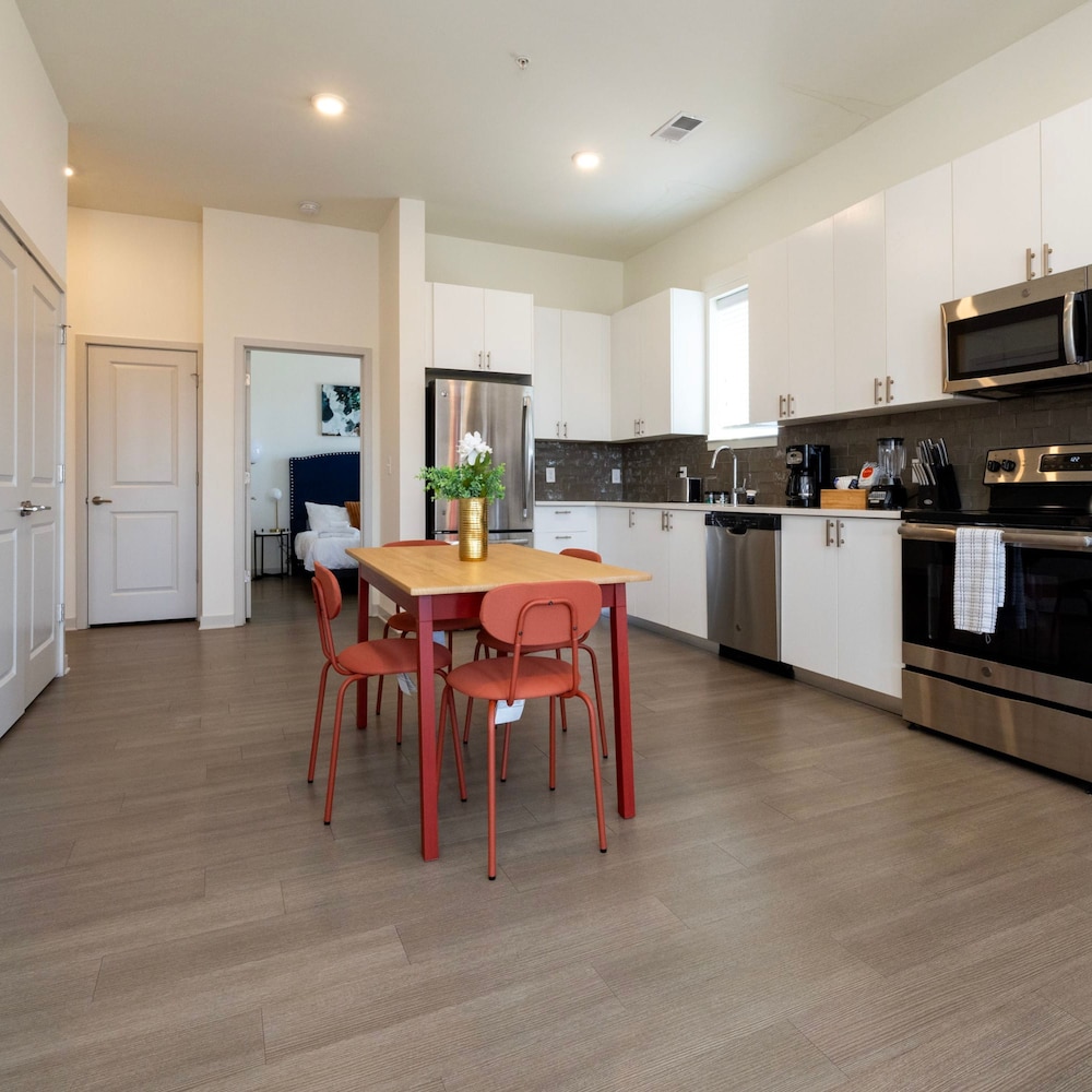 Modern Nulu 2BR Cozysuites 04, Billede 30