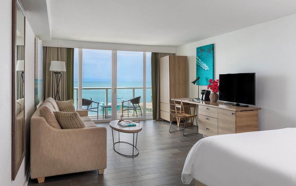 Alligator Reef Oceanfront Room King - Photo 3