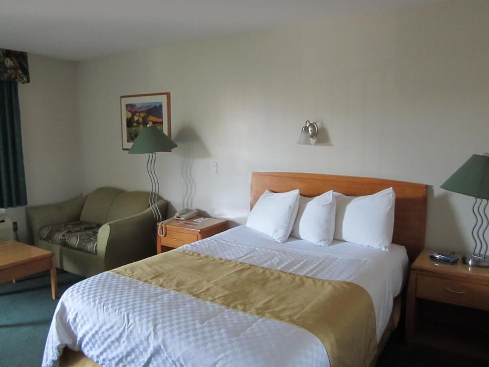 Efficiency, Suite, 1 Queen Bed, Non Smoking - Photo 2