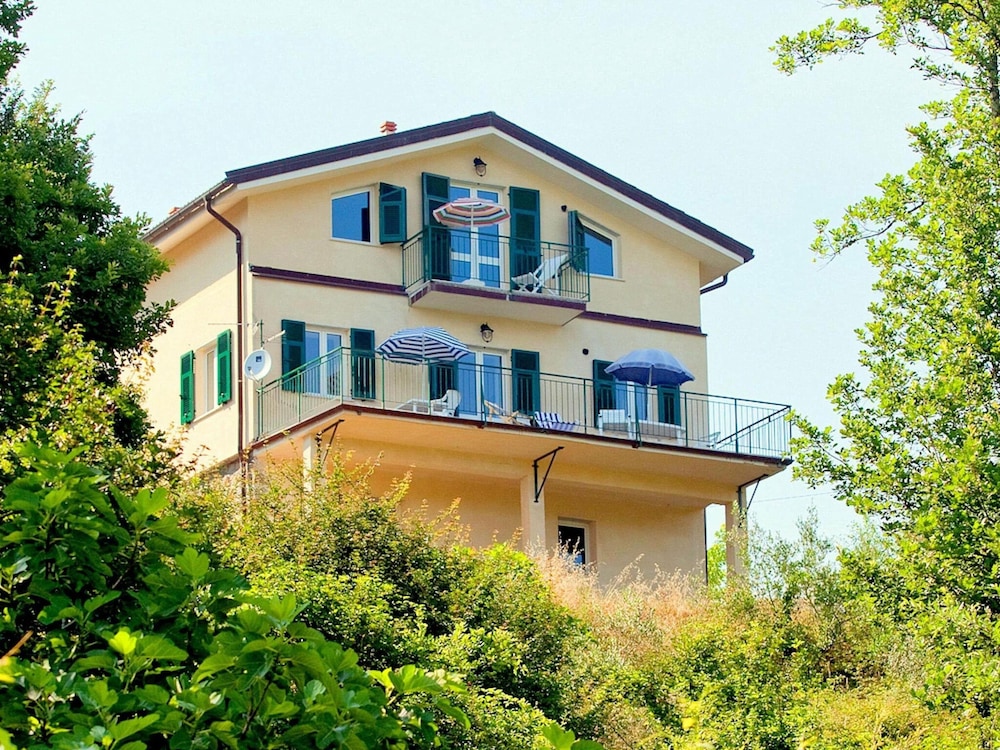 Villa photo 1