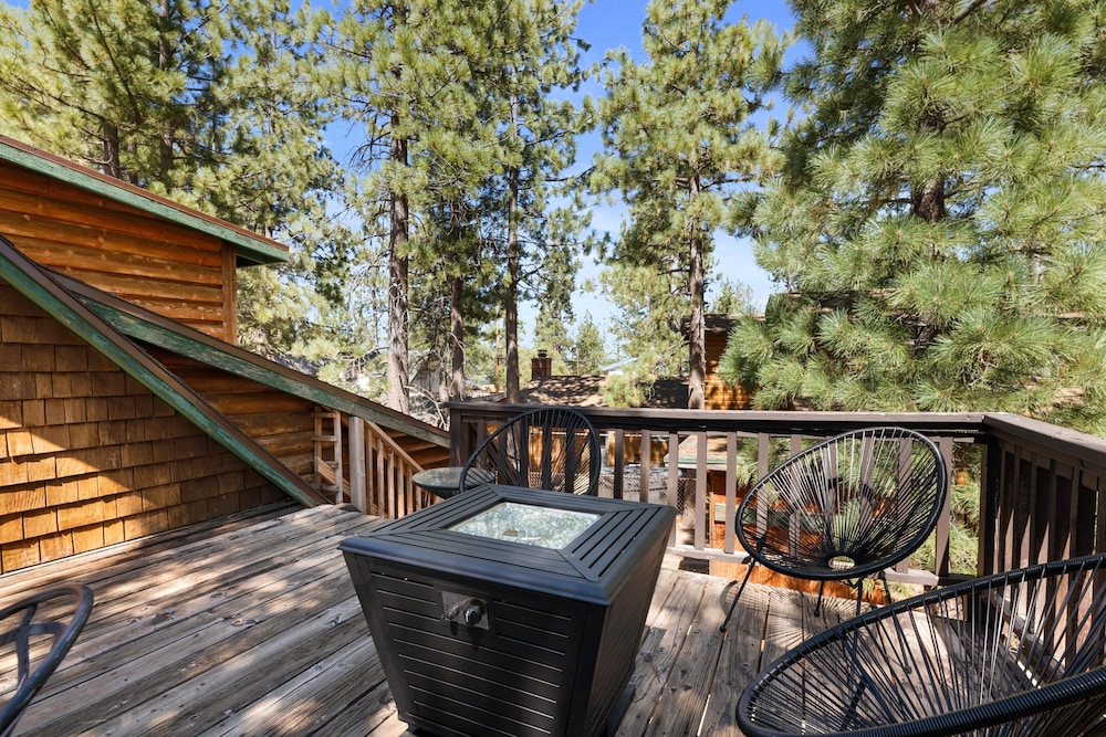 House, Multiple Beds, Patio, Mountain View photo 3