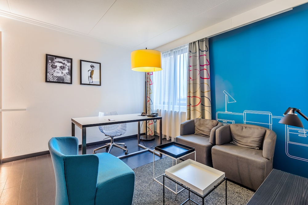 Business Suite photo 3