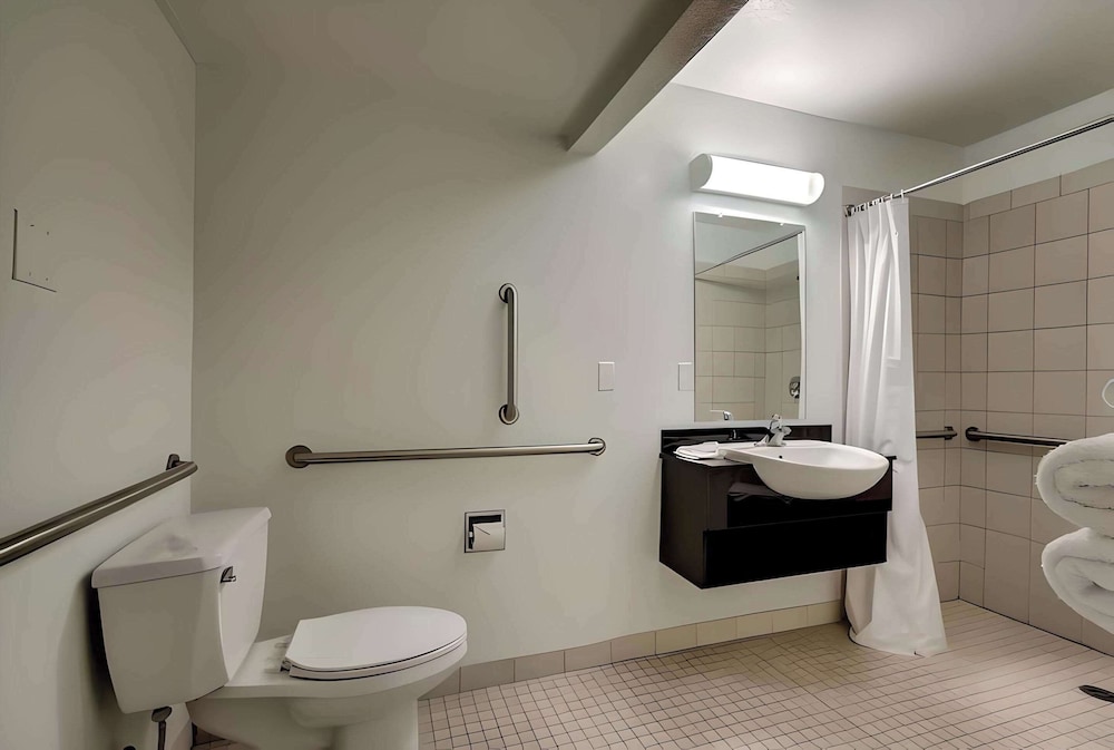 Room, 1 Queen Bed, Accessible, Non Smoking photo 3
