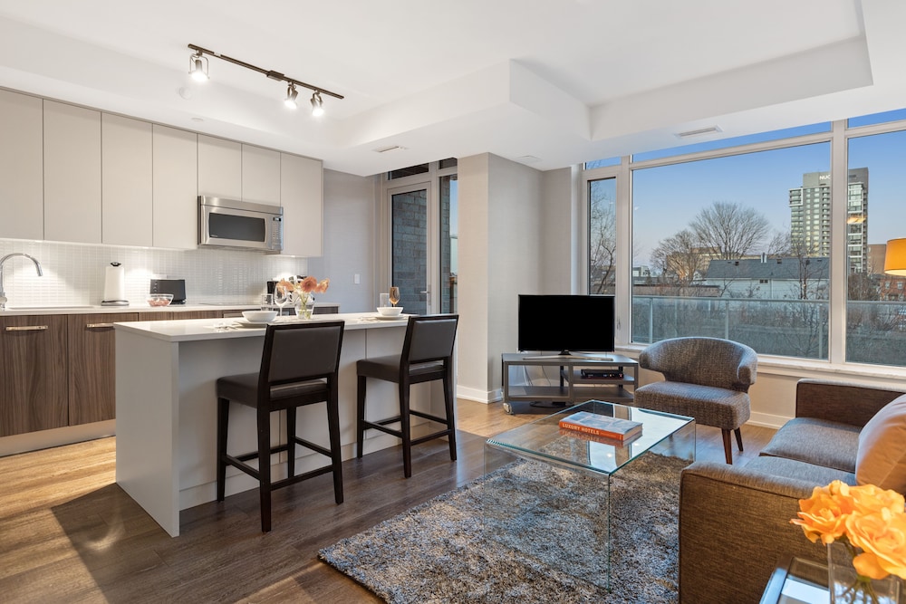 Suite, 2 Bedrooms (King/Queen) photo 1