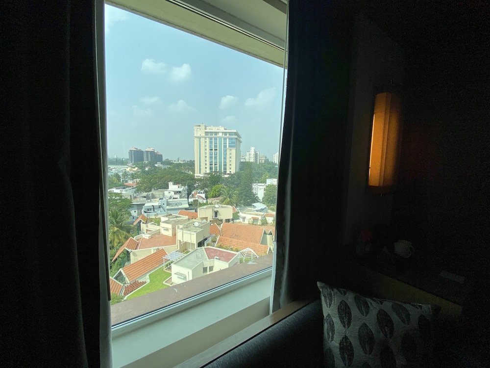 Deluxe Room, 1 Queen Bed (Executive Club Double) photo 1