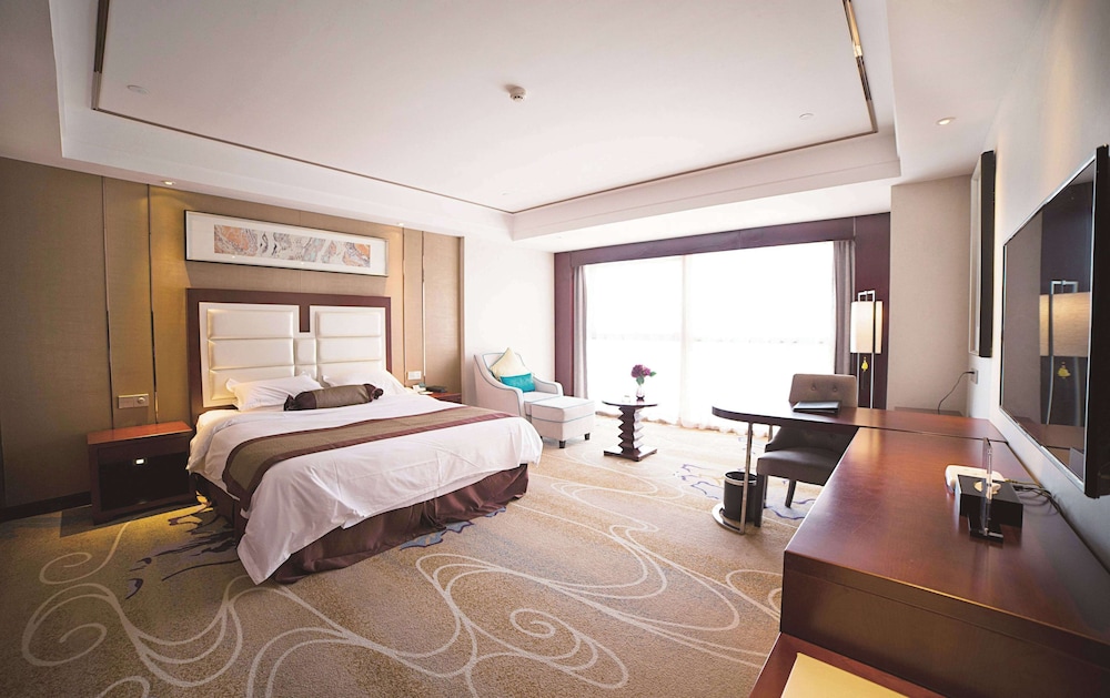 Deluxe Room, 1 King Bed, Non Smoking photo 1