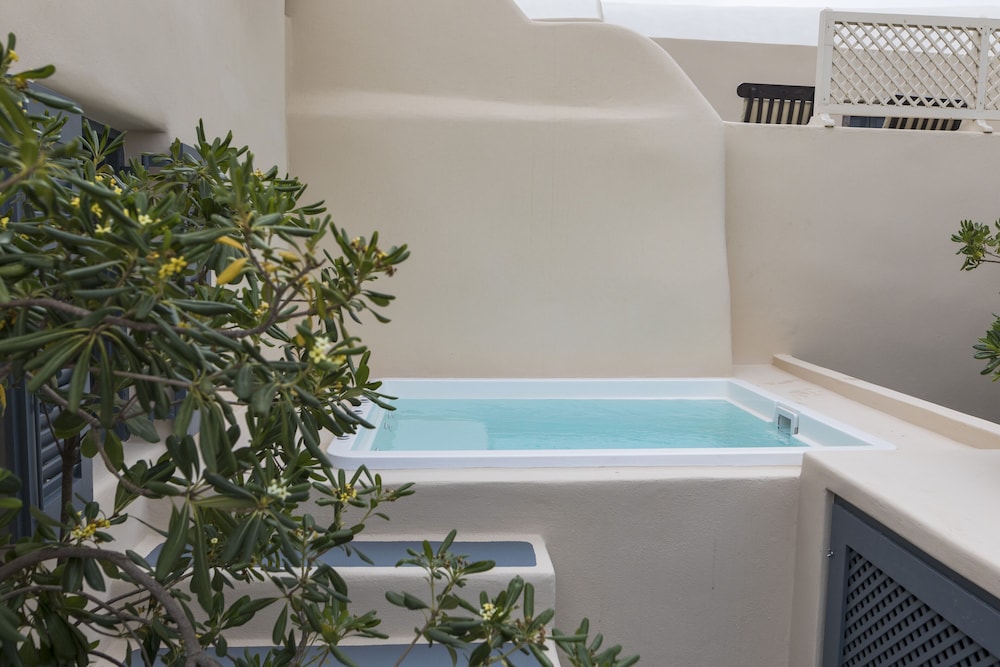 Two Bedroom Apartment with outdoor hot tub - Photo 12
