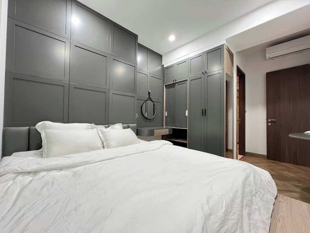 Deluxe Apartment, 3 Bedrooms, Balcony, Park View