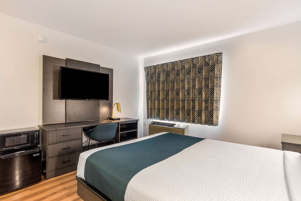 Deluxe Room, 1 Queen Bed, Non Smoking