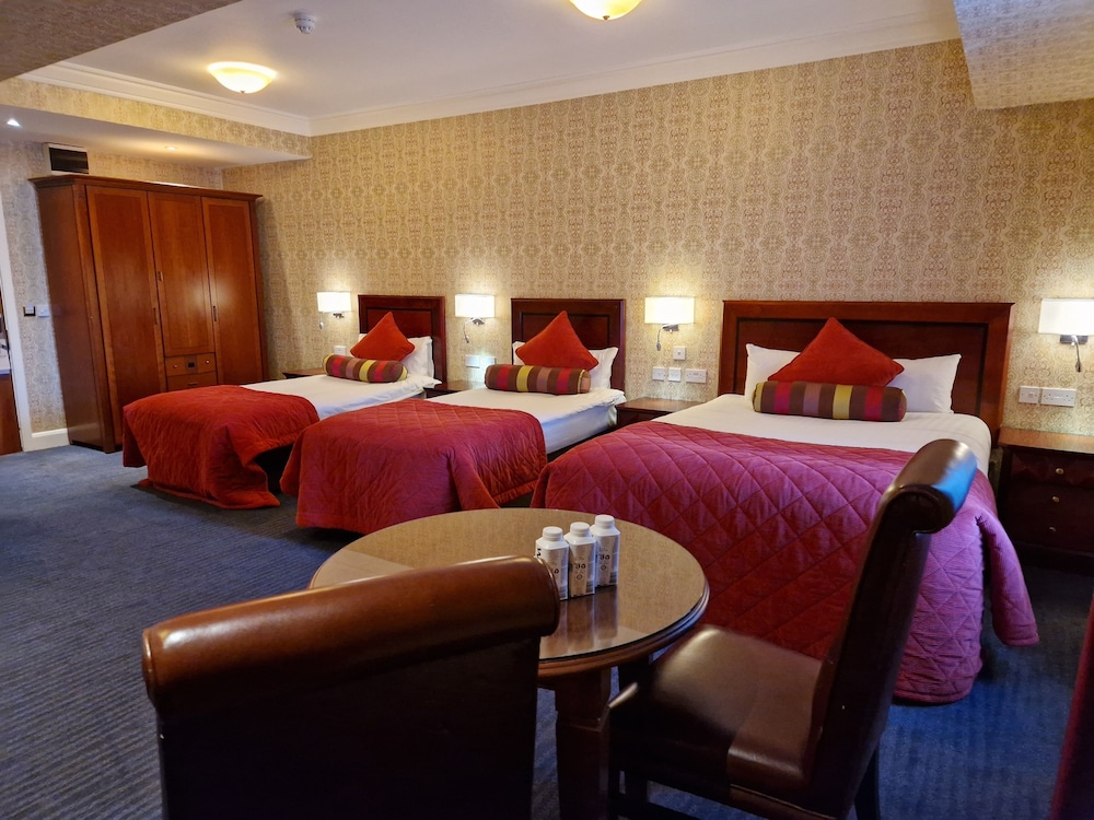 Classic Triple Room, Multiple Beds, Non Smoking, Ensuite - Photo 2