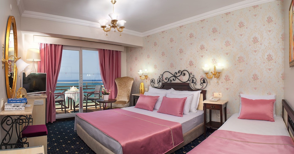 Deluxe Triple Room, 1 Bedroom, Beach View