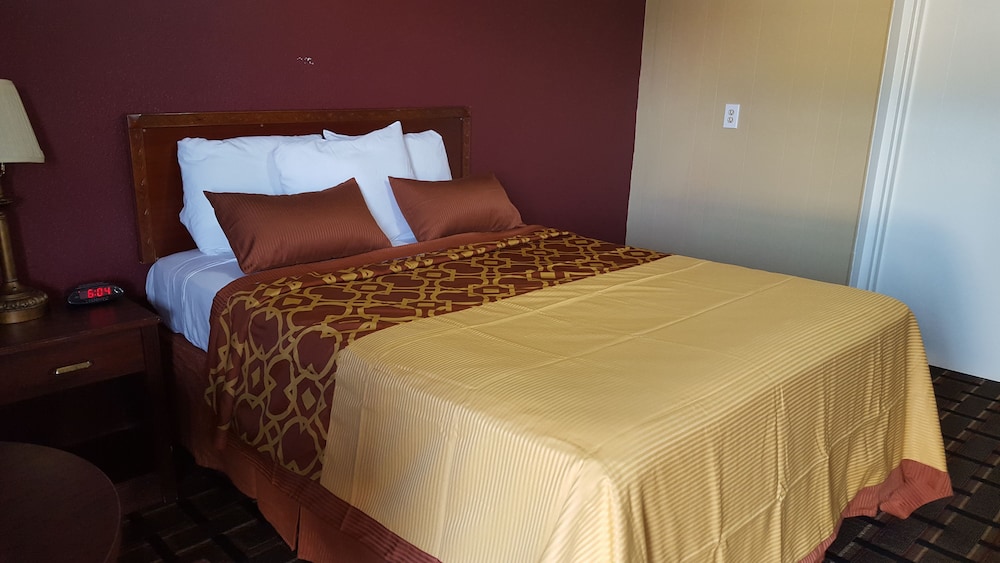 1 Queen Bed, Non Smoking photo 1