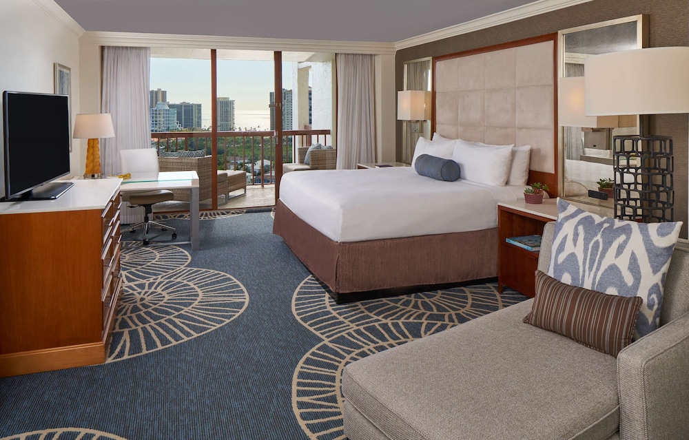 Signature Room, 1 King Bed, Accessible (Gulf Vw) photo 3