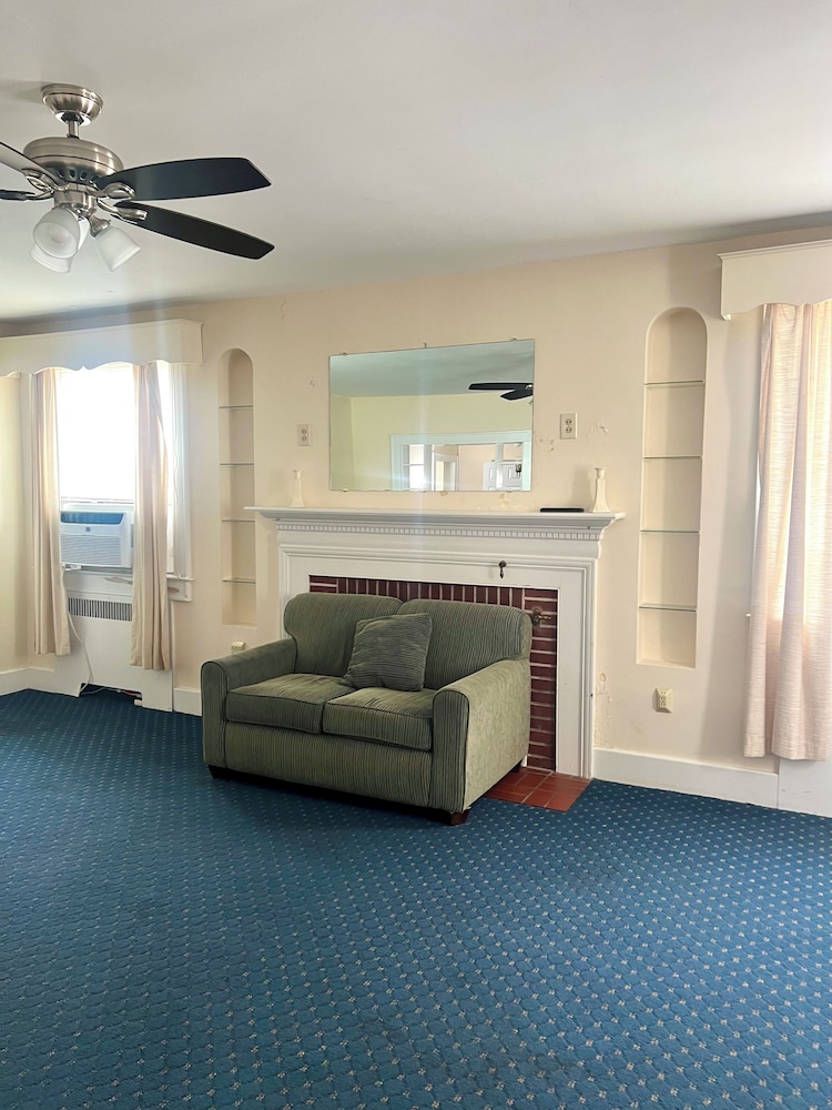 Apartment, 3 Bedrooms, Poolside photo 1