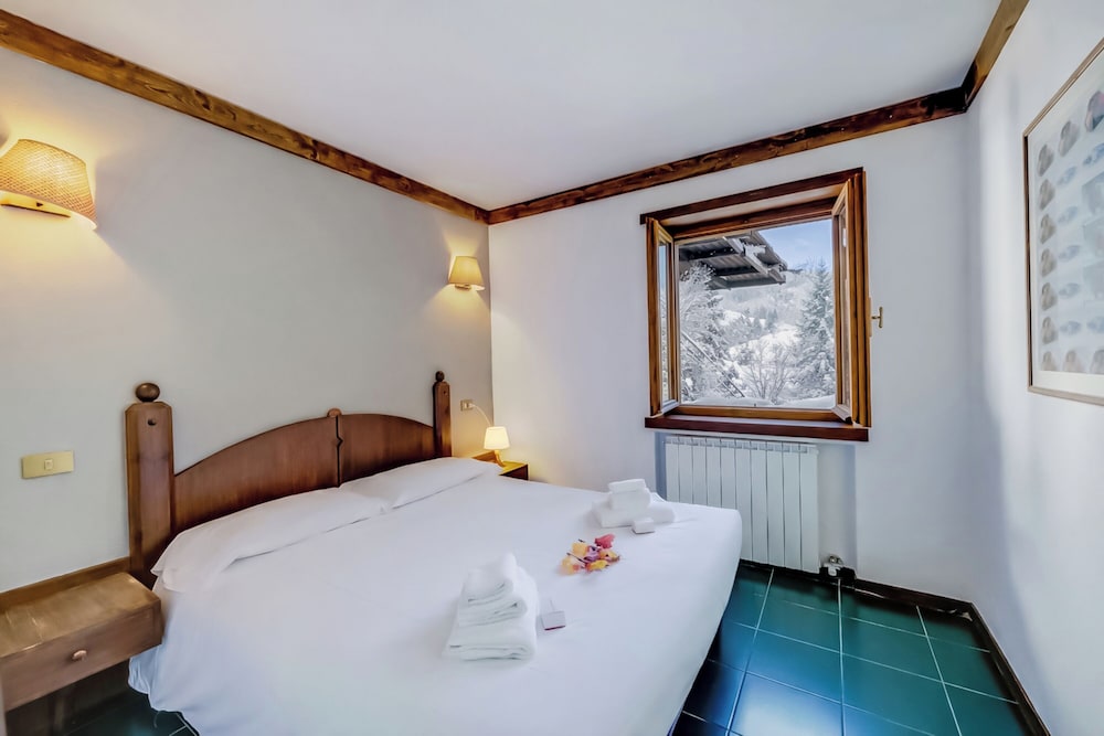 Family Apartment, Multiple Bedrooms, Mountainside (Grange Hike & Ski - 04C Sestriere) photo 2