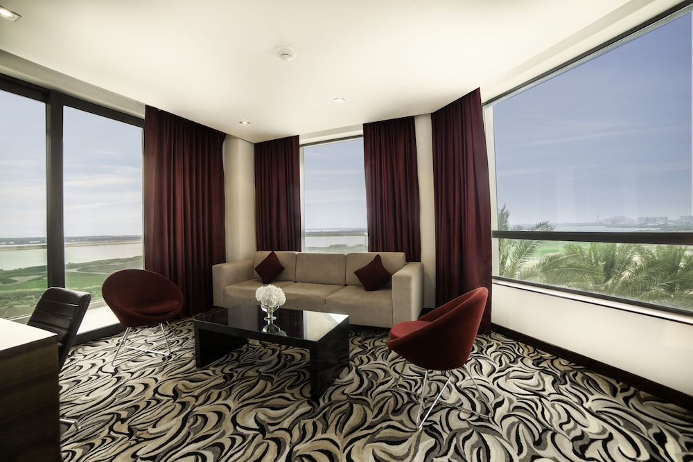 Deluxe Suite (Panoramic View)