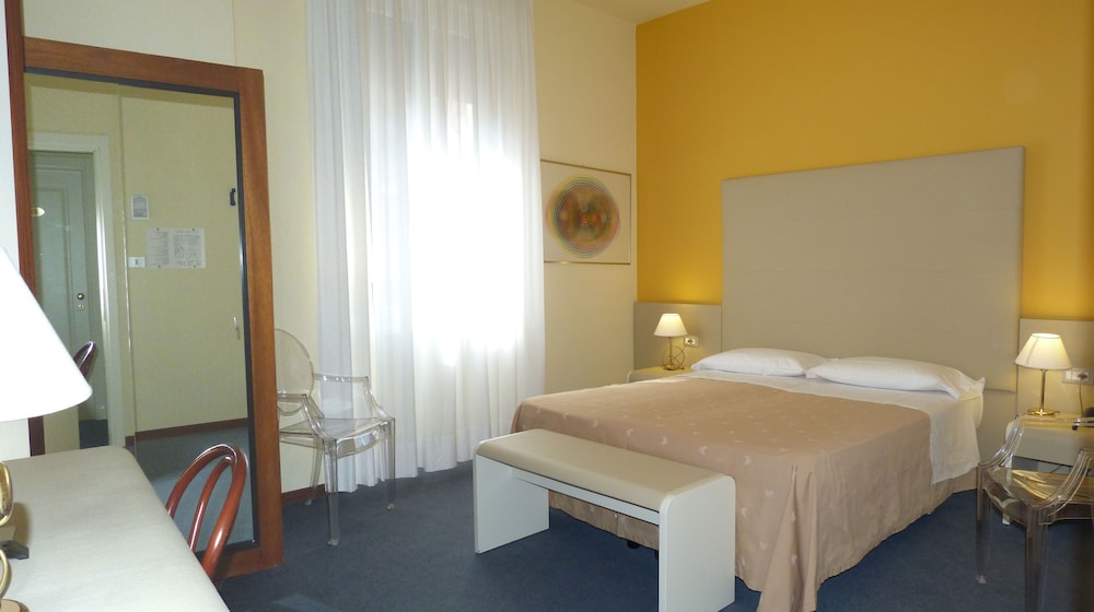 Standard Double Room - Photo 2