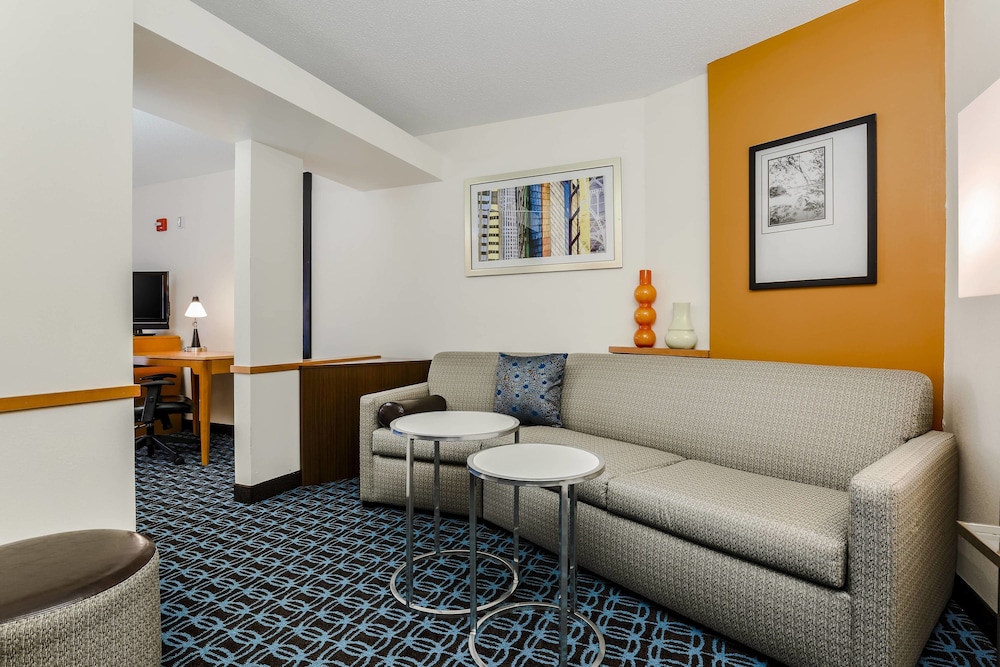 Studio, 1 King Bed with Sofa bed (Mobility/Hearing Accessible, Tub) - Photo 2