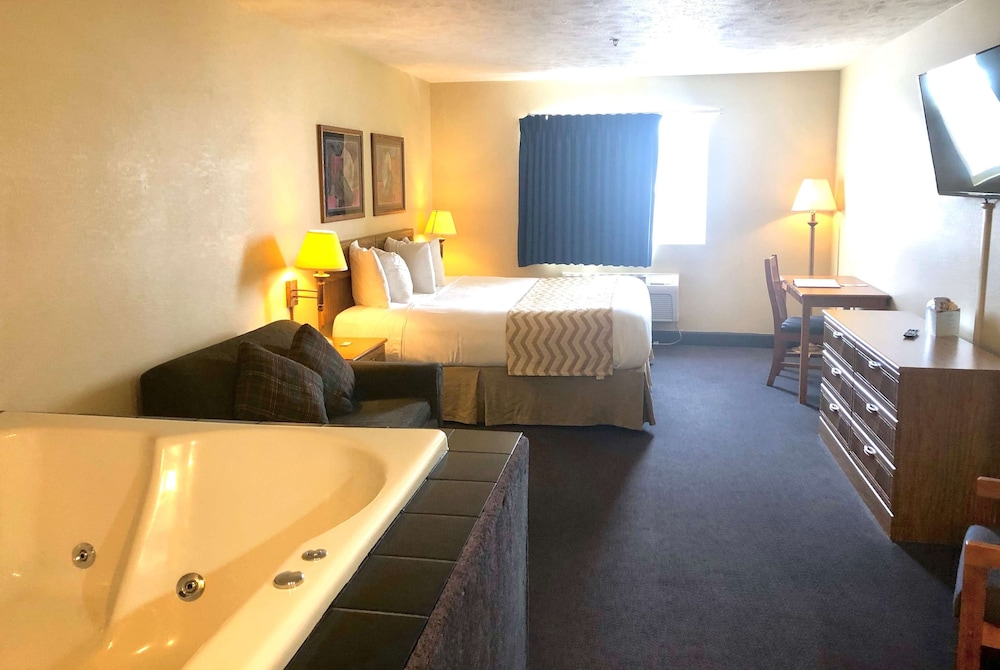 Suite, 1 King Bed with Sofa bed, Non Smoking, Hot Tub - Photo 1