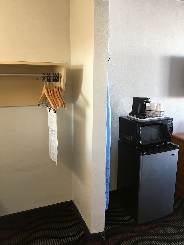 Basic Double Room, 1 Double Bed, Accessible, Non Smoking (Mobility,Tub w/Grab Bars) photo 1