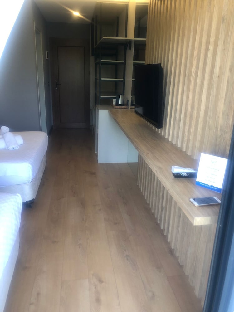 Deluxe Room - Photo 12