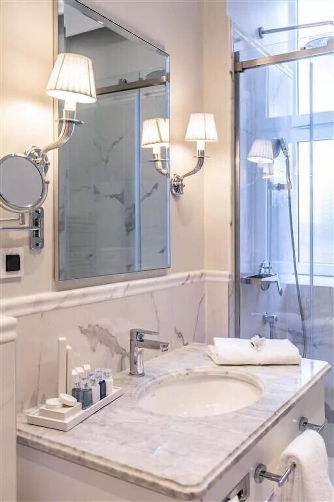 Superior Double or Twin Room, City View photo 3