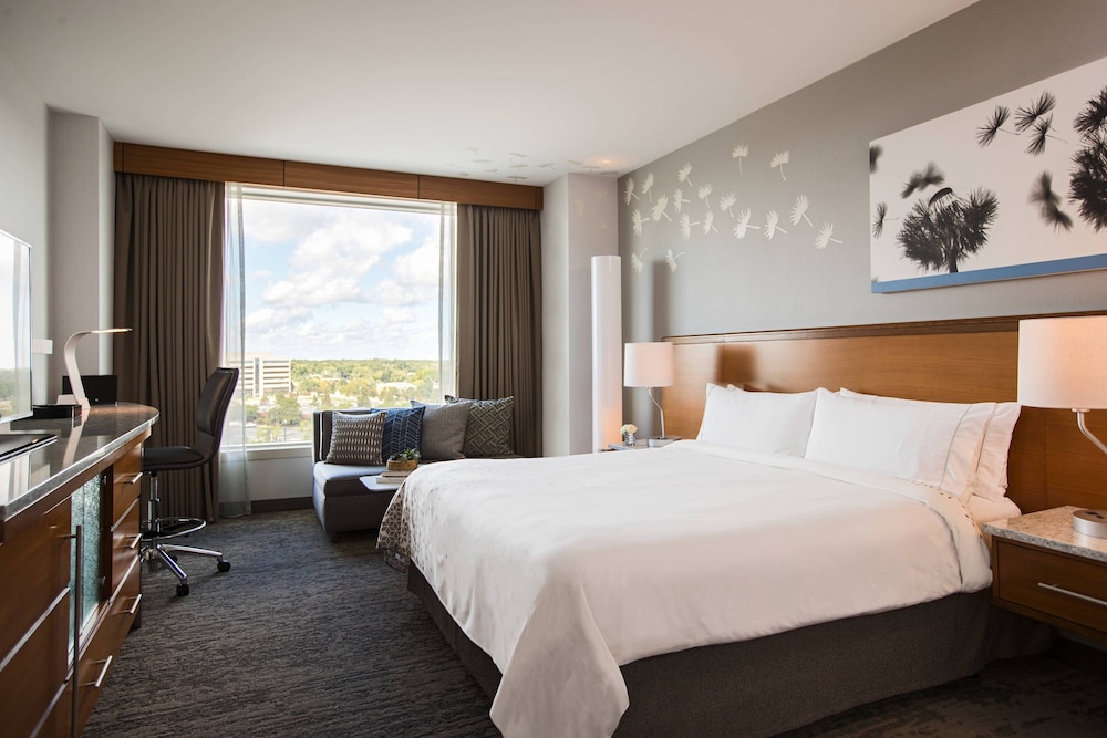 Club Room, 1 King Bed (High Floor) - Photo 1