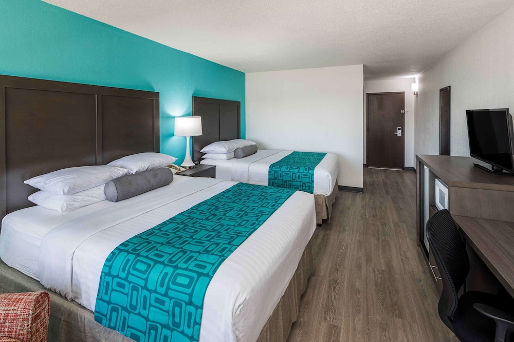 Room, 2 Queen Beds, Non Smoking (Marsh View) - Photo 4