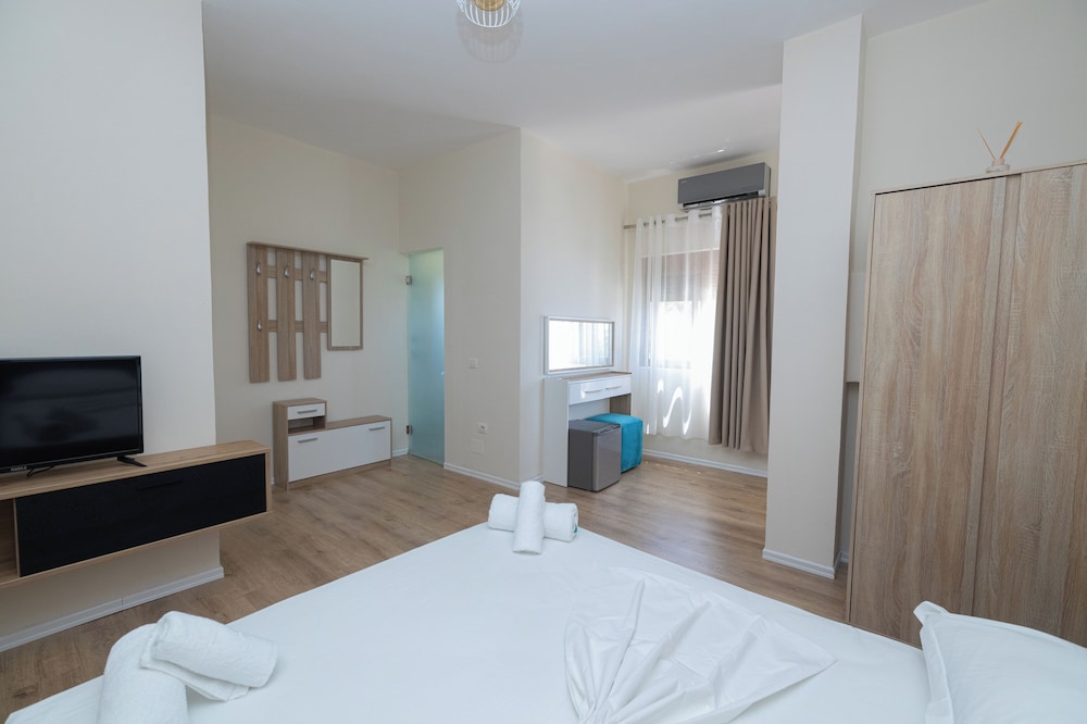 Suite, Sea View