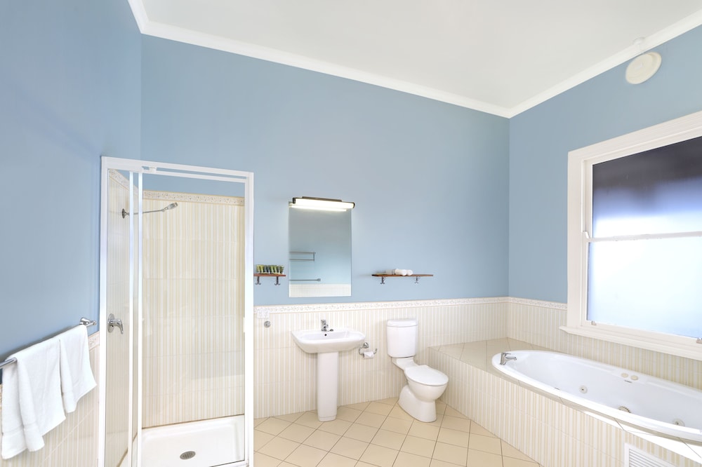 Deluxe Room, Non Smoking, Balcony (The Lord Forrest Suite) photo 3