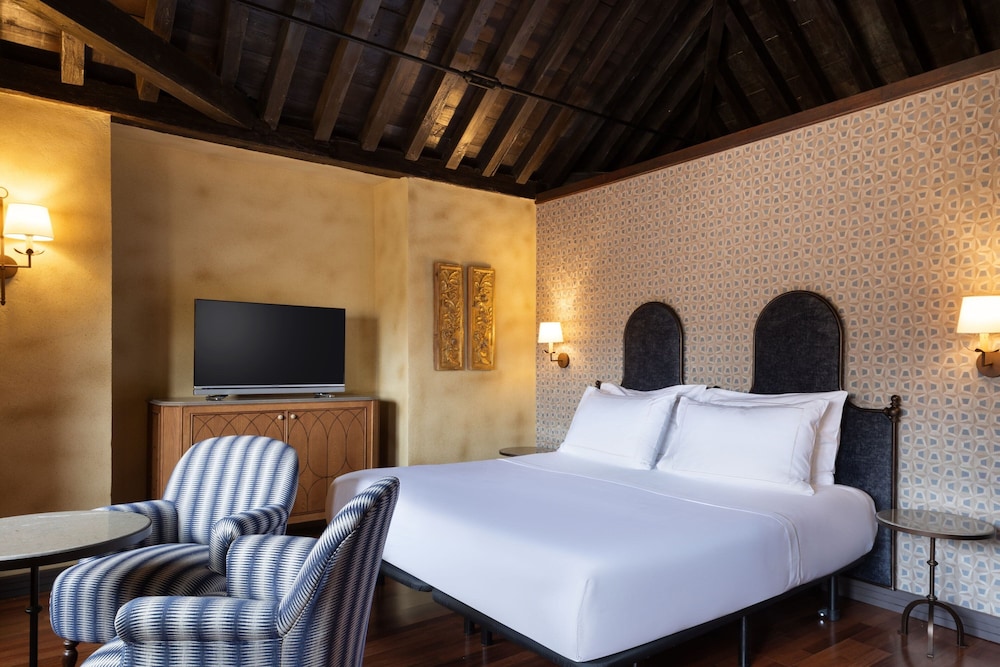 Premium Room, 1 King Bed