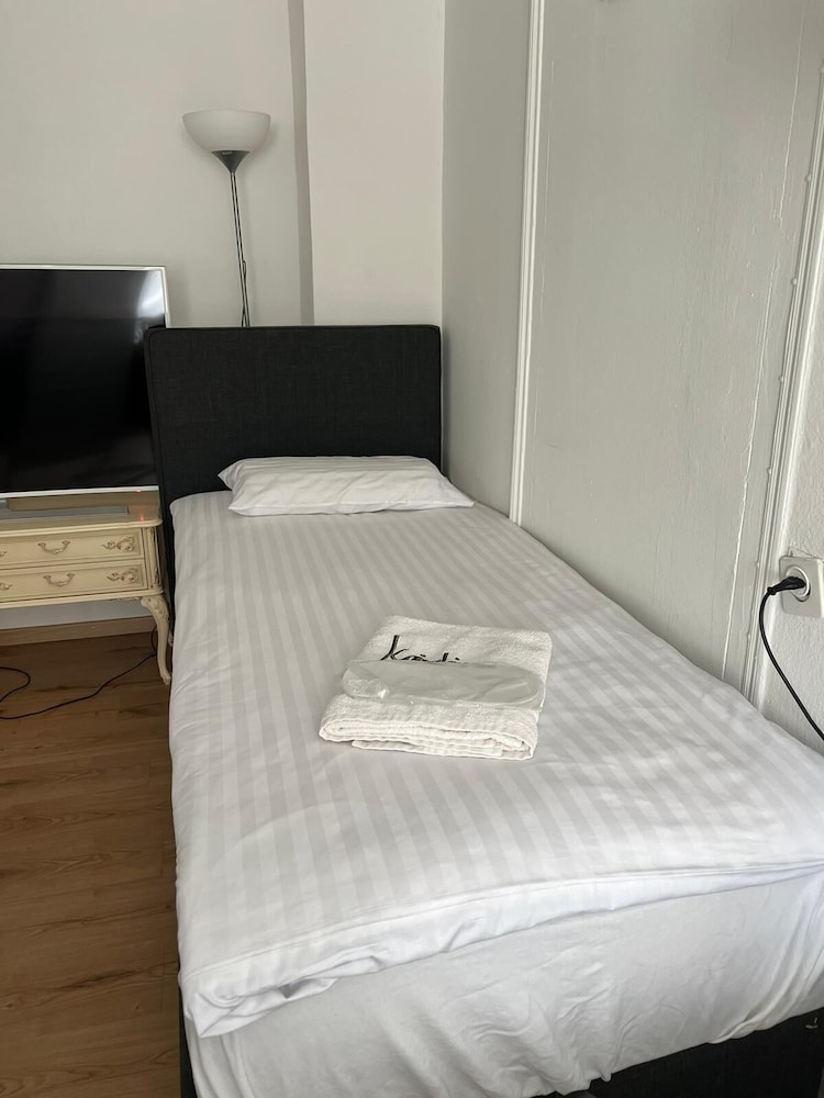 Classic Quadruple Room, City View photo 1
