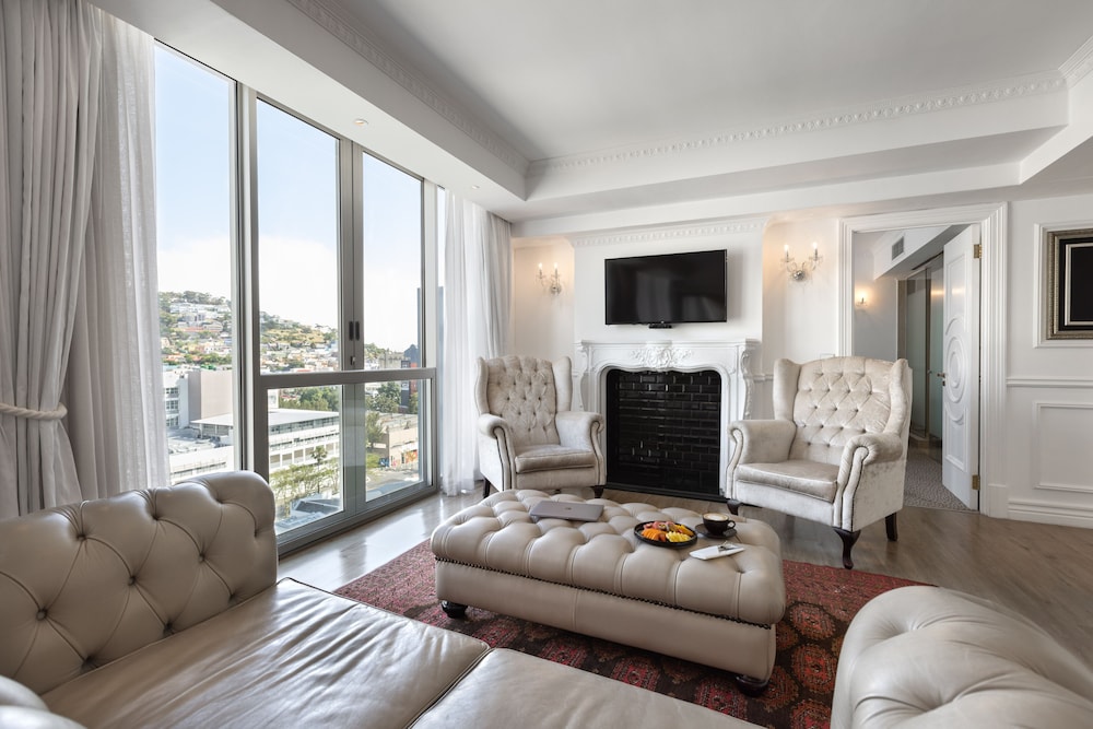 Premier Suite - Photo 8